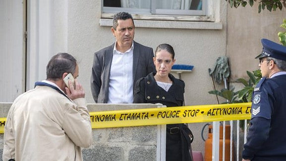 Τραγωδία! Άνοιξε την πόρτα και βρήκε νεκρό τον πατέρα της – Μαρτυρία «φωτιά» δείχνει δολοφονία